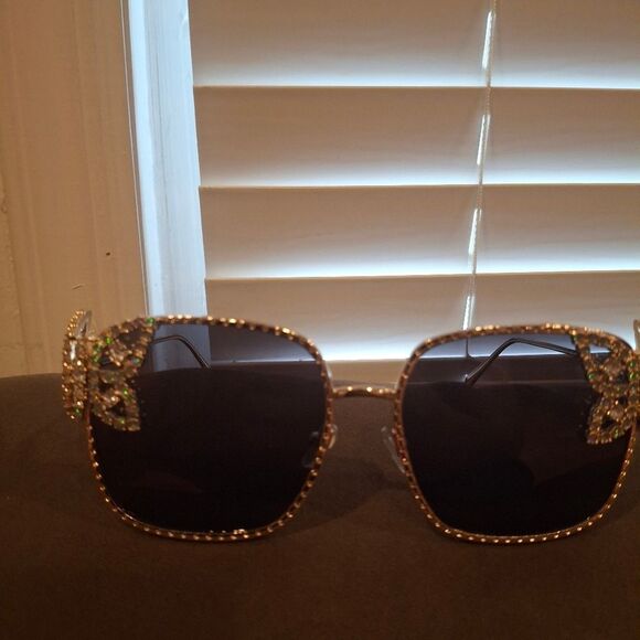 Woman’s Gold Crystal Rimmed Butterfly Chic Sun Glasses - Picture 8 of 12